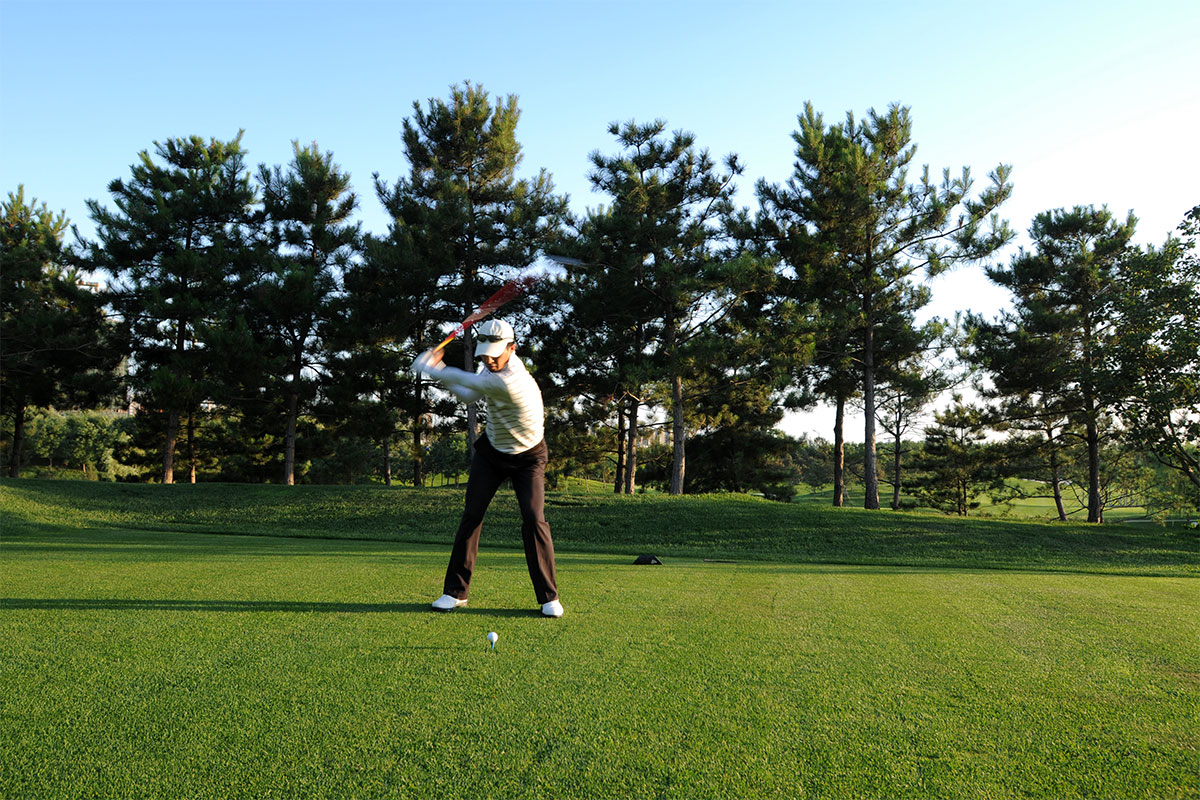Golfer swinging on a sunny course, demonstrating restored mobility and active living after PRP injections in Parsippany-Troy Hills.